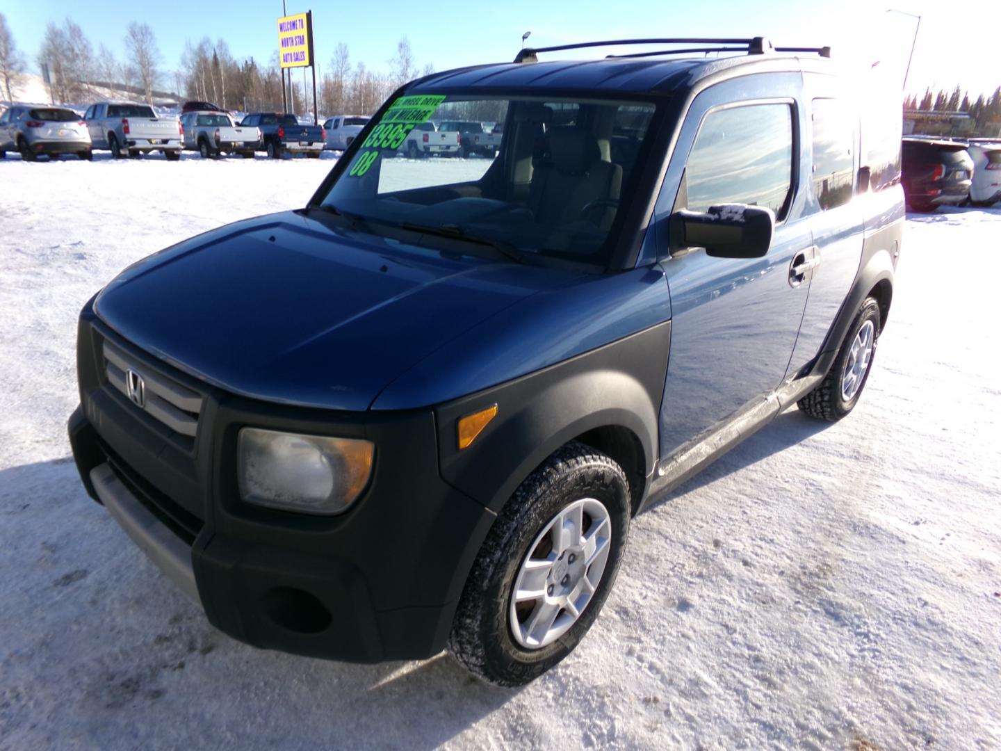 2008 Blue /Black Honda Element LX 4WD AT (5J6YH28358L) with an 2.4L L4 DOHC 16V engine, 5-Speed Automatic Overdrive transmission, located at 2630 Philips Field Rd., Fairbanks, AK, 99709, (907) 458-0593, 64.848068, -147.780609 - Photo#0